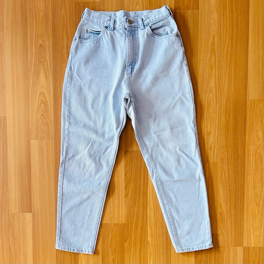 Vintage Lee brand 80s high-waisted mom jeans in 100% cotton light wash denim